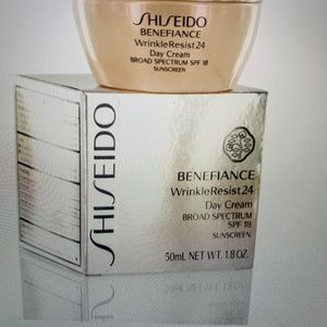 Shiseido Benefiance WrinkleResist24 Day Cream SPF 18  Net Wt.  1.8 oz 50 ml